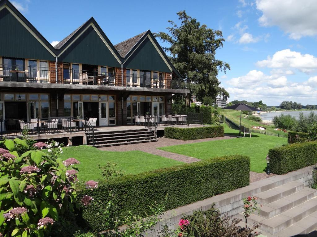 Villa Veertien Дирен Екстериор снимка